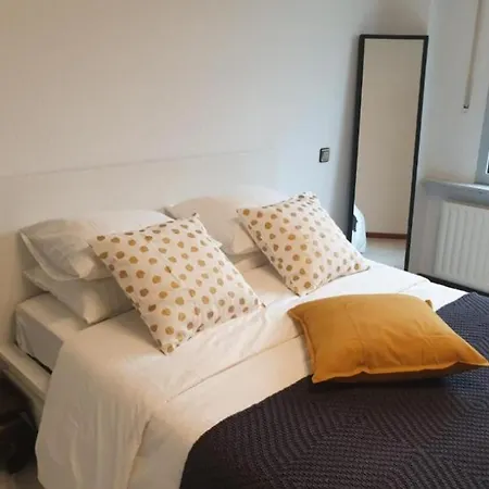 Apartment Beautiful Three Queen Beds In City Center , 100m2, Near Tram